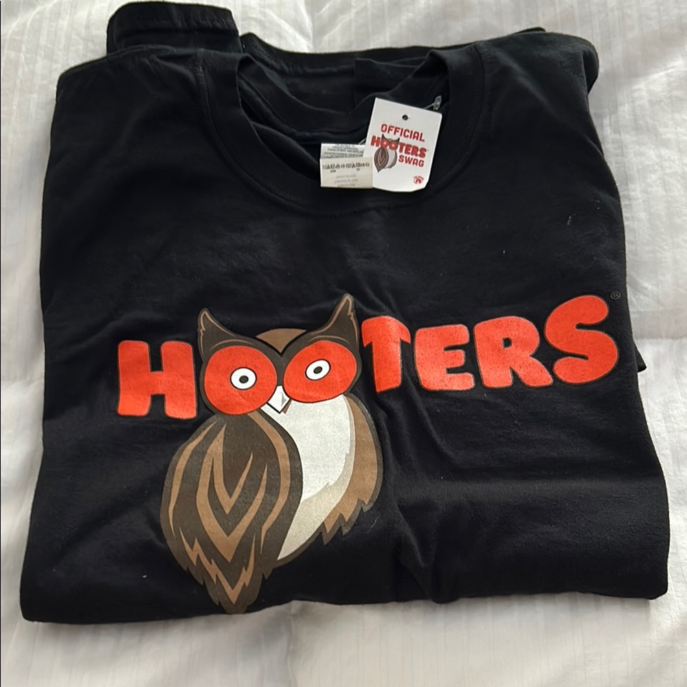 Hooters Black Graphic T-Shirt
